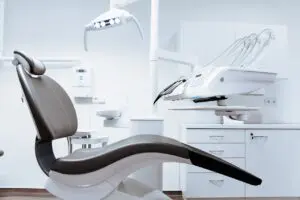 Image by StockSnap from Pixabay https://pixabay.com/photos/chair-dentist-dental-clinic-teeth-2584260/ Greensboro emergency dental office